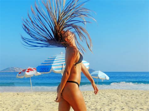Gambar Pantai Laut Pasir Gadis Wanita Liburan Pakaian Bikini Baju Renang Rio De