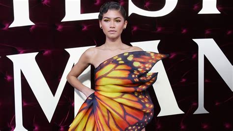 Zendaya Transforms Into A Butterfly On Greatest Showman Red Carpet
