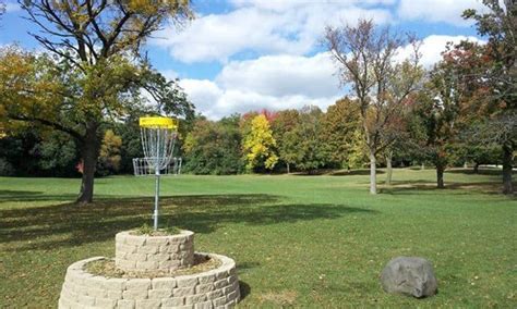 The distance where you need to get down in no more than two shots, while sometimes giving it a run for the thumb is on the top of the disc directly above the inside rim. How to Throw Approach Shots/Upshots: 11 Disc Golf Approach ...