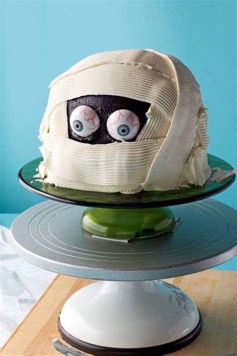 How To Make A Spooky Mummy Cake With Video Halloween Cakes Easy
