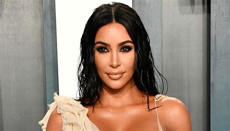 Kim Kardashian Se Escondeu Inteira Em Look Que Cobre Até A Cara Veja
