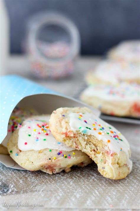 Although you can eat pop tarts straight out of the package, they taste all pop tarts come in a metal foil package with 2 pop tarts in each. After one bite, you will be totally hooked on these ...