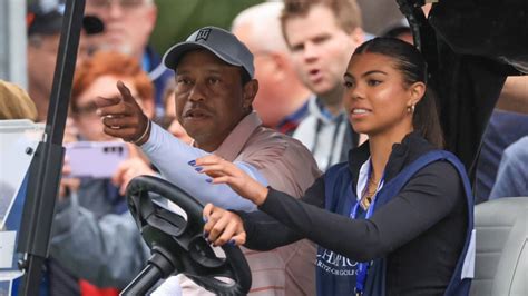 Tiger Woods 16 Year Old Daughter Sam Serves As His Caddie At Pnc Championship Blavity