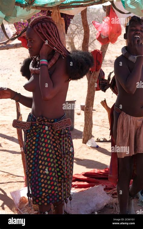 Young Himba Girls Fotografías E Imágenes De Alta Resolución Alamy