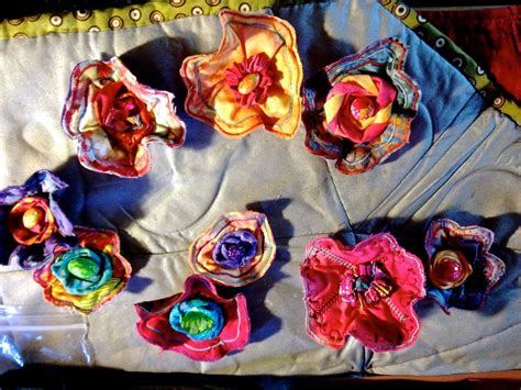 Do not ever try any thing here. Jackie's Art Quilts: My 3D Flower Tutorial