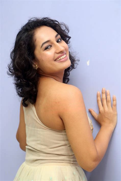 Beauty Galore HD Tamil Actress Pooja Ramachandran Smiling Hot Photos