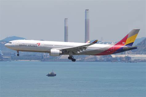 Fileasiana Airlines Airbus A330 300 Hl7754hkg04082011 615gl