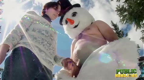 Public Handjobs Brandi De Lafey Gives Frosty Outdoor Handjob To Snowman Xxx Videos Porno