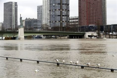 French Floods Seine River Reaches Peak In Flood Hit Paris Ceylon Independent