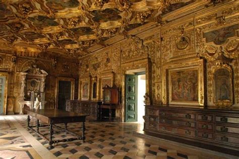 La congregación mantuvo abierto este último convento hasta fechas recientes, en las que la edad avanzada de las monjas residentes les obligó a abandonar el inmueble, integrándose en otros conventos. Hotel Convento del Carmen, lujo entre muros
