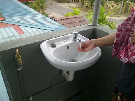 Inovasi tong sampah d.i.y 'tempat basuh tangan'. Diary Cikgu Zan: Hasil Kerja Tangan Sendiri.