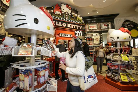 Hello Kitty Store Now Open At Universal Studios Hollywood Park Journey