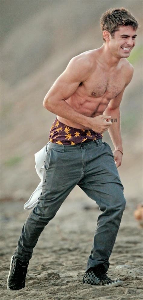 Celeb Saggers Zac Efron Sagging On The Beach