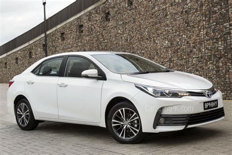 A fully loaded corolla has many more features than an se camry. 2017 Toyota Corolla- New (Facelift) vs Old