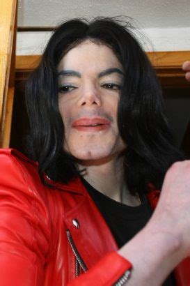 Michael Jackson me demandait de lui pincer les tétons les