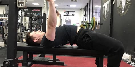 Flat Or Arched Bench Press Whats Better Read On Here To Find Out
