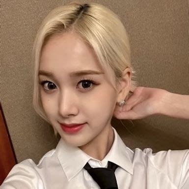 Jang Ye Eun J Stayc Selca Icon Pfp Kpop In 2022 Kpop Girls Girl Kpop