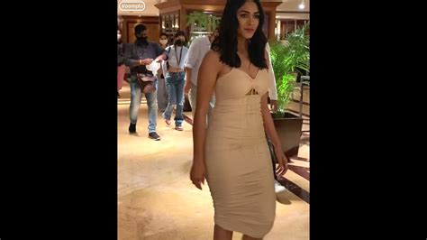 Mrunal Thakur Big Boob And Ass Showsalman Khantara Sutaria Hot Look In Red Youtube