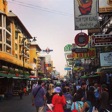 The Famous Khao San Rd Bangkok Found A Few Hawkers Here Flickr