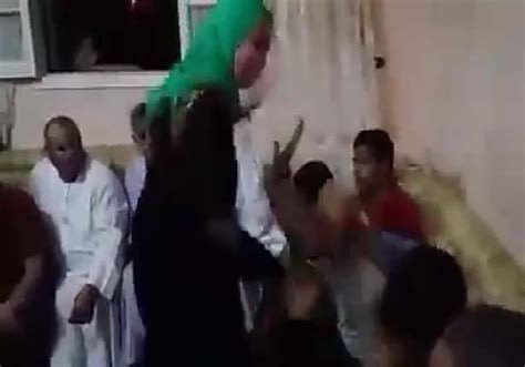 بالفيديو والصور حقيقة حكم الجلسة العرفية بـ ضرب فتاة لـ 3 ش مصراوى