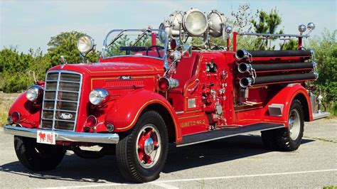 Pin By Michael Helms On Vintage Fire Trucks Fire Trucks Old Trucks