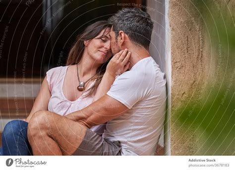 glückliches paar umarmt sanft in der natur ein lizenzfreies stock foto von photocase