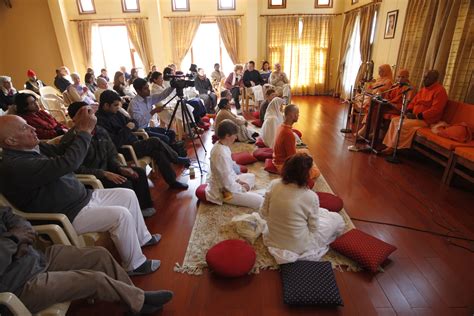 16 Yoga Ashrams In Rishikesh For Spiritual Awakening 2023