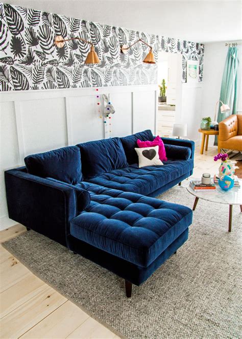 25 stunning living rooms with blue velvet sofas blue couch living room blue sofa living