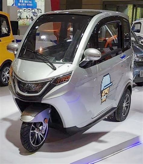 2023 New Design Electric Passenger Tricycle Enclosed Type Electric