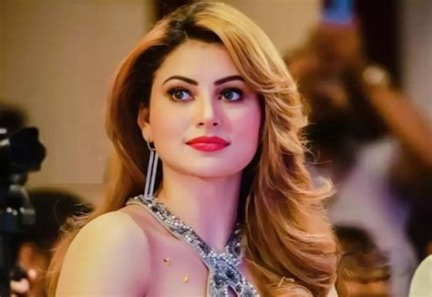 urvashi rautela arrived at cousin brother s wedding wearing a lehenga worth 35 lakhs danced