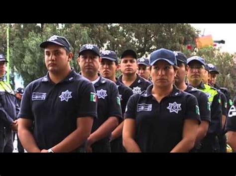 Este viernes se difundió en redes sociales el video en el que se puede ver cómo se usó la unidad policial de ecatepec para llevar a cabo . Policías de Ecatepec estrenan uniformes - YouTube