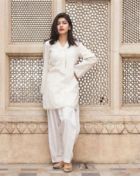 30 Ideas On How To Wear White Shalwar Kameez For Women Shalwar Kameez Designs For Women