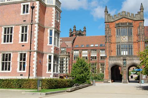 纽卡斯尔大学（newcastle University），位于英格兰第五大城市纽卡斯尔市，始建于1834年，英国顶尖世界一流的研究型大学，老牌