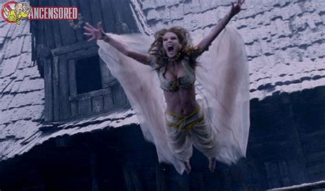 Josie Maran Desnuda En Van Helsing