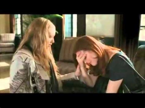 Amanda Seyfried And Julianne Moore Make Out Scene From Chloe With Old