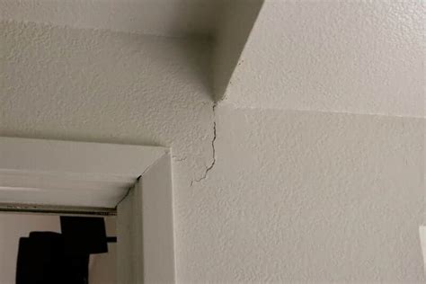 Drywall Cracks What Causes Cracking When Is It Structural Buyers Ask