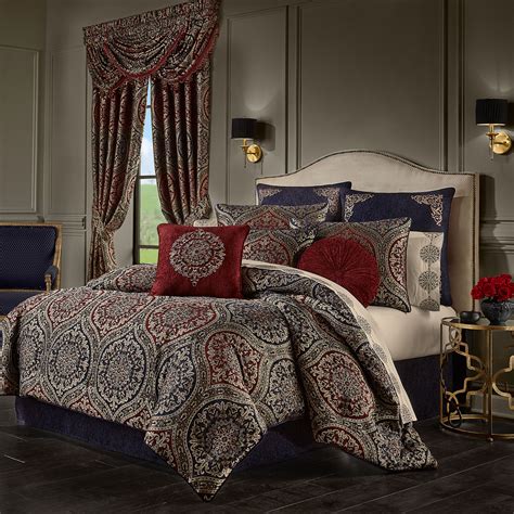 King + 2 king shams. Taormina Red Queen 4 PCS Comforter Set