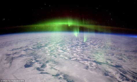 Stunning 4k Timelapse From Iss Shows Auroras Lighting Up Earth Space