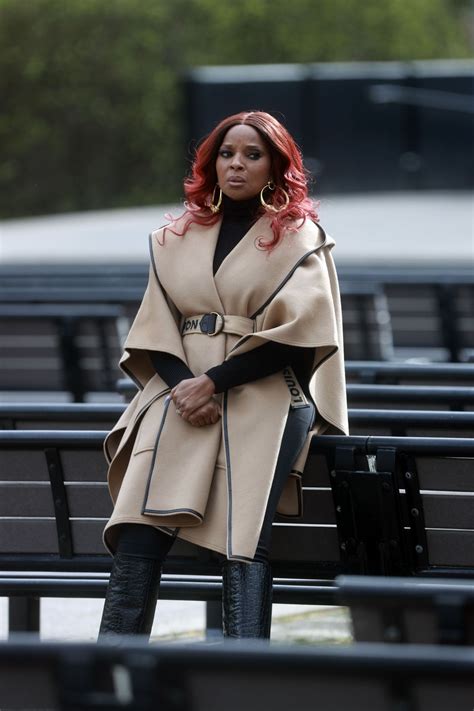 Mary J Blige On The Set Of Power Book 2 Ghost In Queens 04232021 Mary J Types Of Fashion