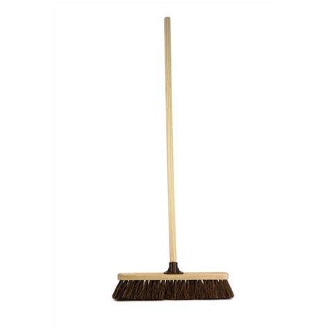 Newman And Cole 18 Natural Bassine Broom Head With Plastic Bracket Su