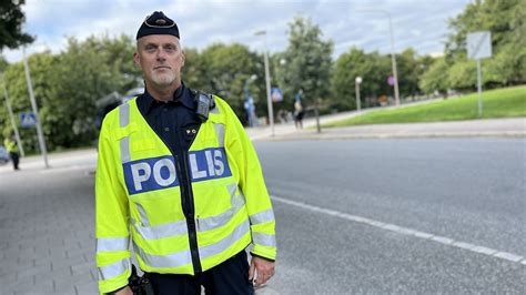 skolstart och fler barn i trafiken polisen dra ner tempot p4 stockholm sveriges radio