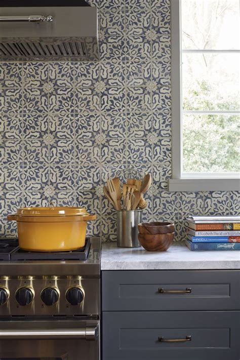 Must See Kitchens With Geometric Patterned Backsplashes Geometric