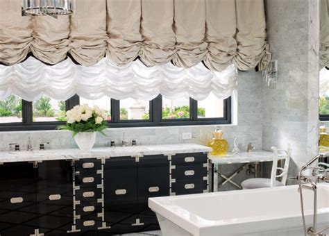 20 Luxurious Bathrooms With Elegant Chandelier Lighting