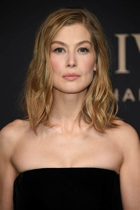 Rosamund Pike Awesome Profile Pics Whatsapp Images
