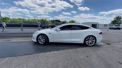 Eigentlich ging es am freitag um ein batterieupdate für das model s. Neuer Viertelmeilen-Rekord für Tesla Model S Performance ...