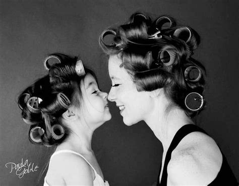 31 Impossibly Sweet Mother Daughter Photo Ideas Mother Daughter Photography Mother Daughter