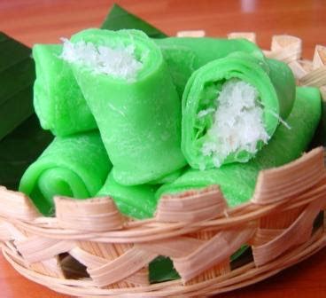 Terjemahan frasa kue dadar dari bahasa indonesia ke bahasa inggris dan contoh penggunaan kue dadar dalam kalimat dengan terjemahannya. Resep Kue Dadar Gulung yang Mudah untuk Dicoba Dirumah