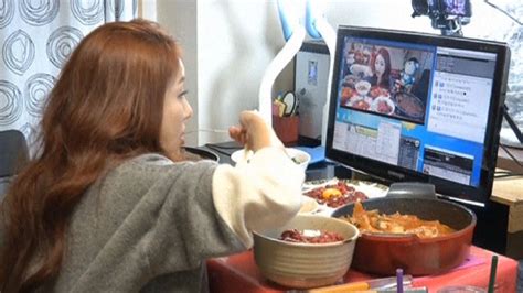 South Koreas Online Trend Paying To Watch A Pretty Girl