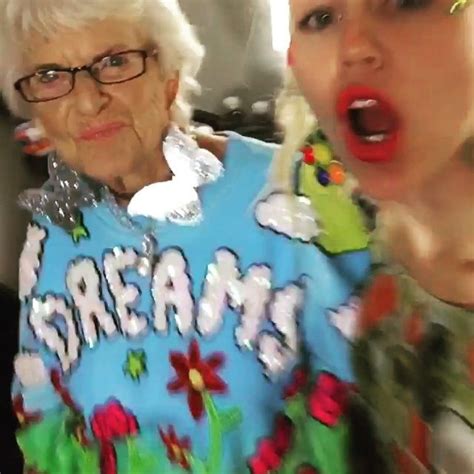 This 87 Year Old Granny Gives Zero Fucks And She Is Everyones Idol Granny Videos Very Old