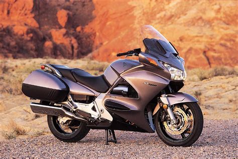 The honda st1300 is proof that if you start out with the world's ultimate touring bike and the world's best sportbikes, you can create something magical. HONDA ST1300 specs - 2002, 2003 - autoevolution